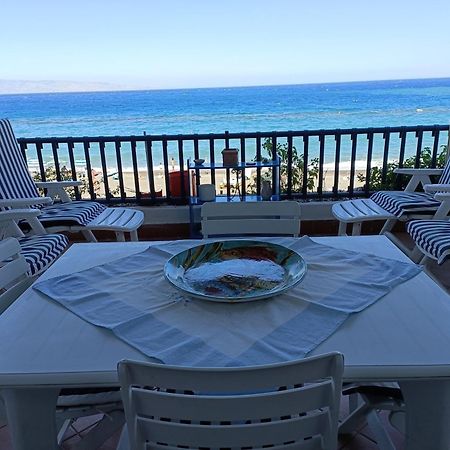 Casa Vacanze Margarita Сант-Алессио-Сикуло Экстерьер фото