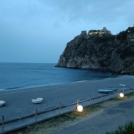 Casa Vacanze Margarita Сант-Алессио-Сикуло Экстерьер фото