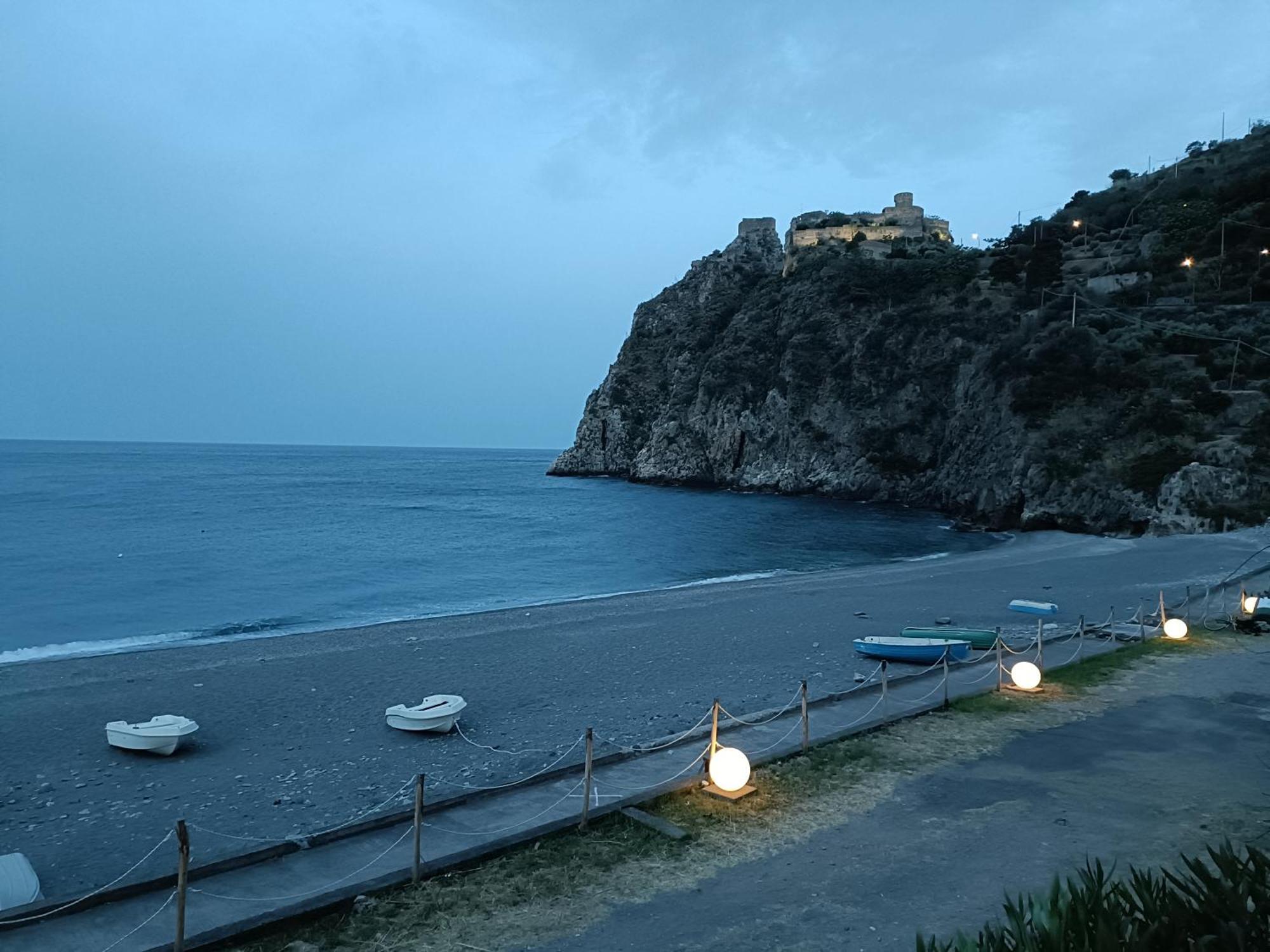 Casa Vacanze Margarita Сант-Алессио-Сикуло Экстерьер фото