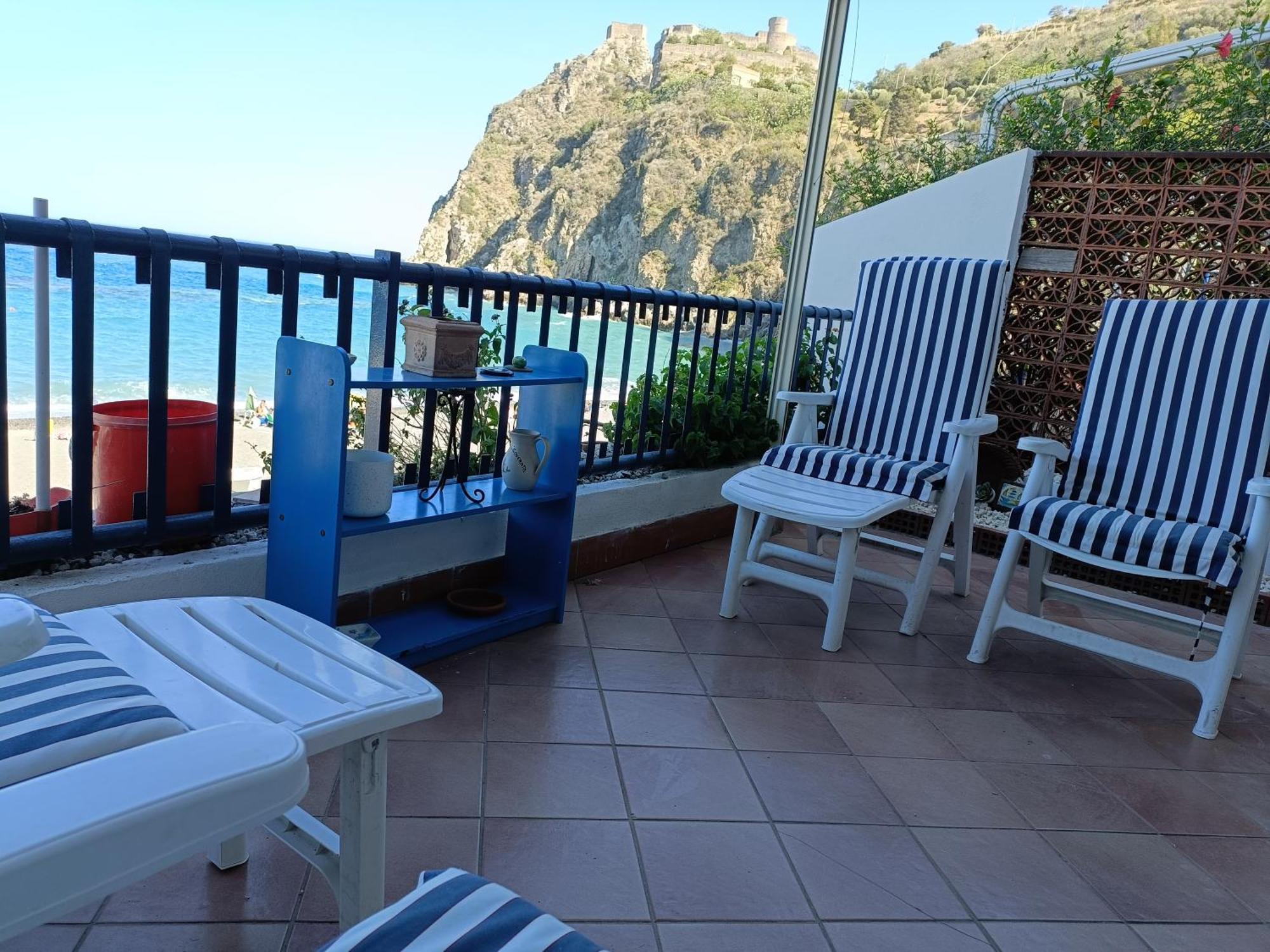 Casa Vacanze Margarita Сант-Алессио-Сикуло Экстерьер фото