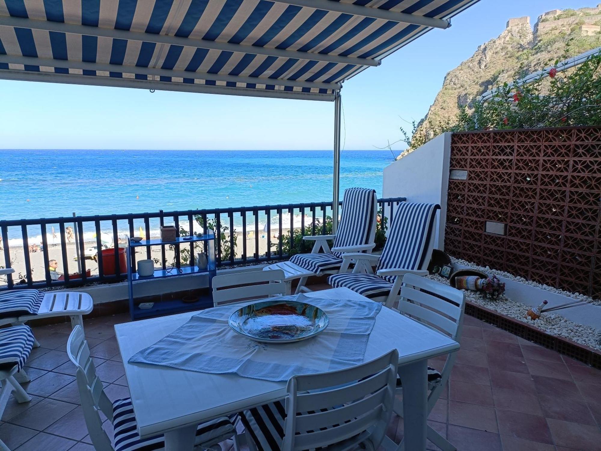 Casa Vacanze Margarita Сант-Алессио-Сикуло Экстерьер фото