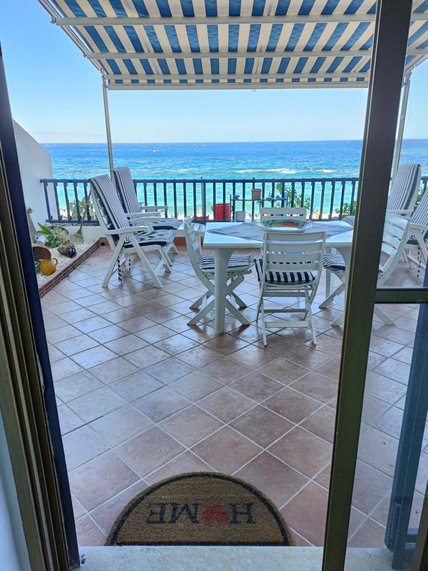 Casa Vacanze Margarita Сант-Алессио-Сикуло Экстерьер фото