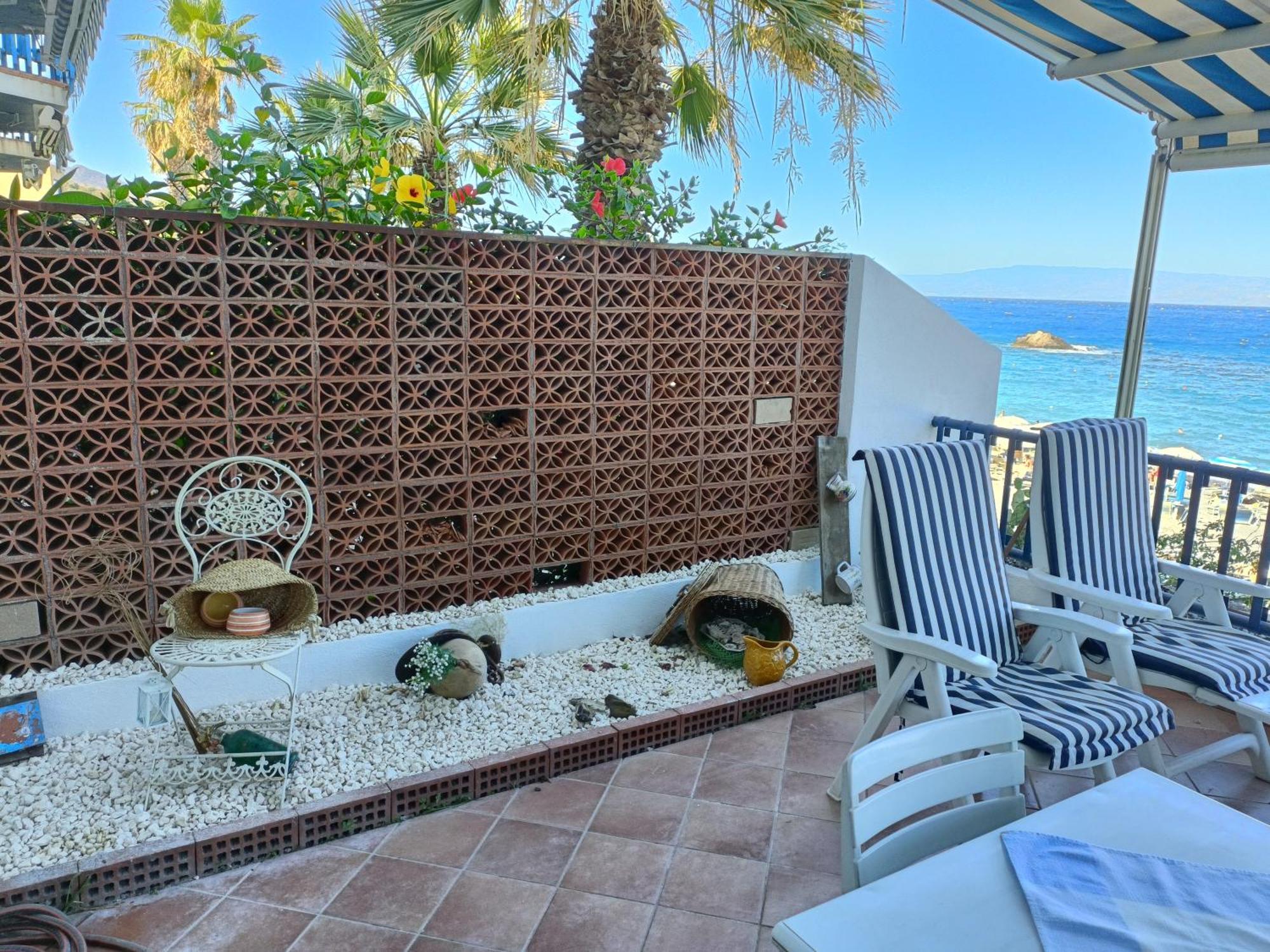 Casa Vacanze Margarita Сант-Алессио-Сикуло Экстерьер фото