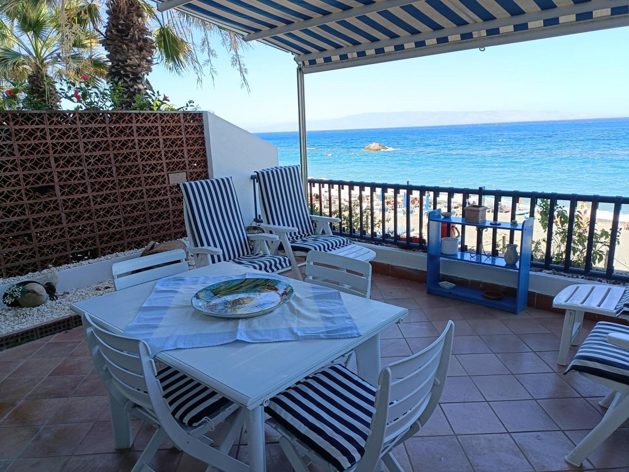 Casa Vacanze Margarita Сант-Алессио-Сикуло Экстерьер фото