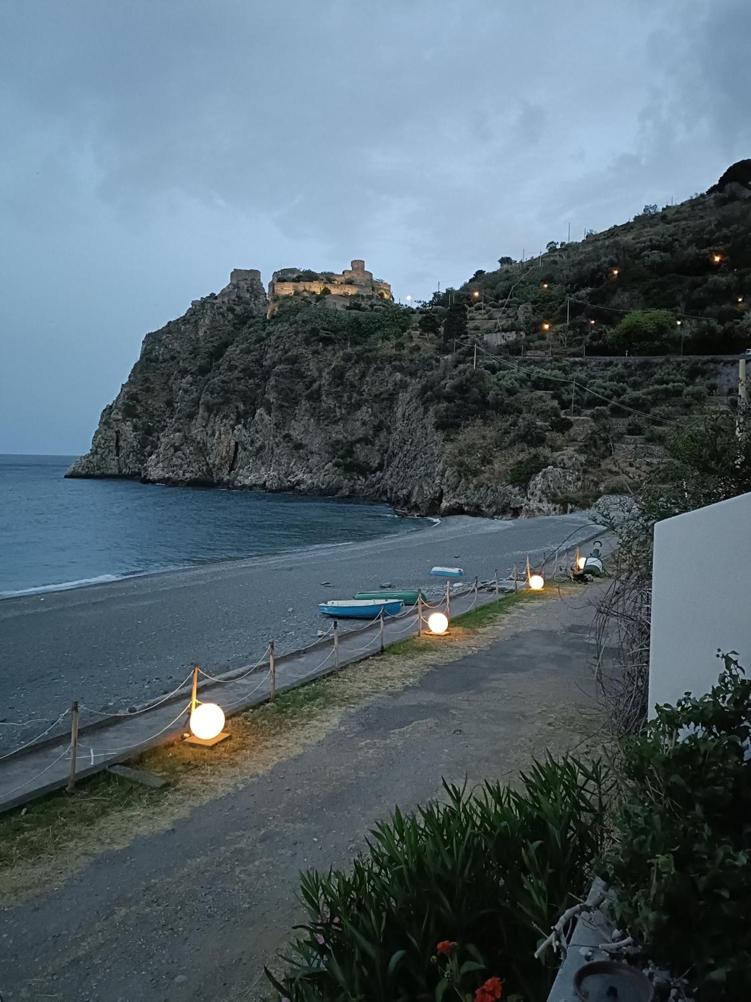 Casa Vacanze Margarita Сант-Алессио-Сикуло Экстерьер фото
